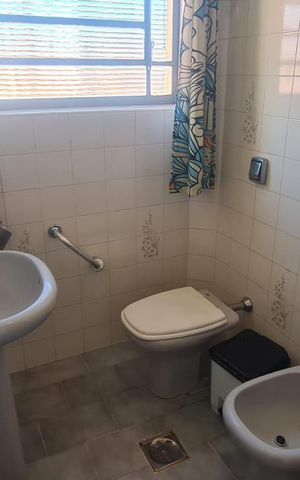 Casa à venda com 261m², 5 quartos e 3 vagas Casa à venda com 261m², 5 quartos e 3 vagasBanheiro