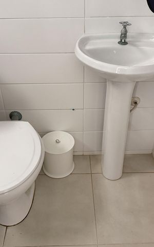 Apartamento para alugar com 150m², 3 quartos e 2 vagas Apartamento para alugar com 150m², 3 quartos e 2 vagasBanheiro de Serviço