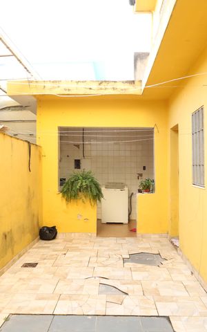Casa à venda com 225m², 3 quartos e 4 vagasCasa 2 (fundos)