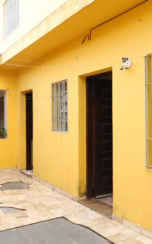Casa à venda com 225m², 3 quartos e 4 vagasCasa 2 (fundos)