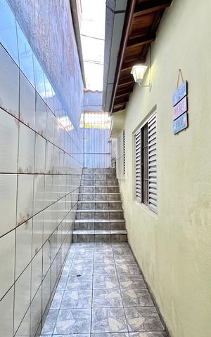Casa para alugar com 250m², 5 quartos e 2 vagas Casa para alugar com 250m², 5 quartos e 2 vagasÁrea externa Casa 1