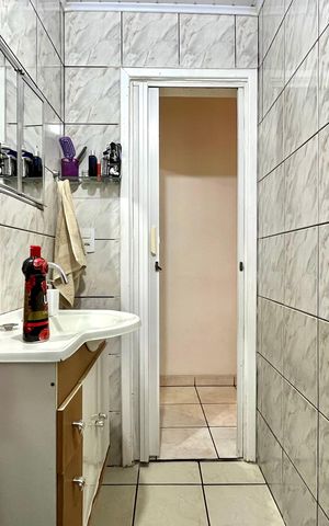 Casa para alugar com 250m², 5 quartos e 2 vagas Casa para alugar com 250m², 5 quartos e 2 vagasBanheiro Casa 1