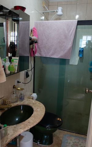 Casa à venda com 176m², 3 quartos e 2 vagas Casa à venda com 176m², 3 quartos e 2 vagasBanheiro