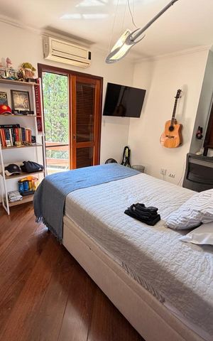 Casa de condomínio à venda com 400m², 4 quartos e 6 vagas Casa de condomínio à venda com 400m², 4 quartos e 6 vagasQuarto
