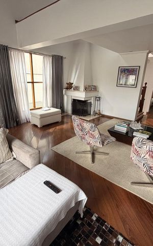 Casa de condomínio à venda com 400m², 4 quartos e 6 vagas Casa de condomínio à venda com 400m², 4 quartos e 6 vagasSala