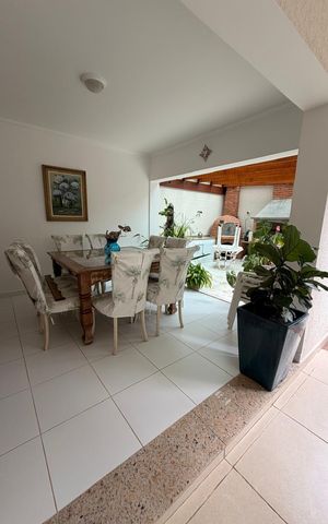 Casa de condomínio à venda com 400m², 4 quartos e 6 vagas Casa de condomínio à venda com 400m², 4 quartos e 6 vagasÁrea de Lazer