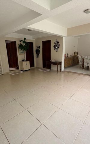Casa de condomínio à venda com 400m², 4 quartos e 6 vagas Casa de condomínio à venda com 400m², 4 quartos e 6 vagasÁrea externa