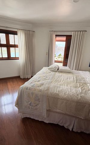 Casa de condomínio à venda com 400m², 4 quartos e 6 vagas Casa de condomínio à venda com 400m², 4 quartos e 6 vagasQuarto
