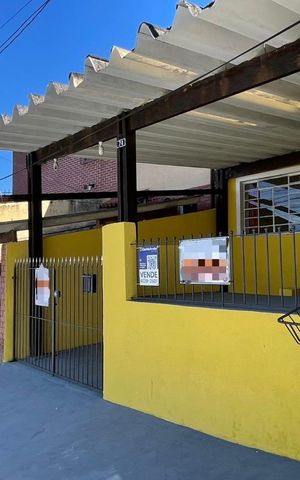 Casa à venda com 90m², 2 quartos e 1 vaga Casa à venda com 90m², 2 quartos e 1 vagaFachada com Plaquinha ZNHJ-421