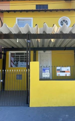 Casa à venda com 90m², 2 quartos e 1 vaga Casa à venda com 90m², 2 quartos e 1 vagaFachada com Plaquinha ZNHJ-421