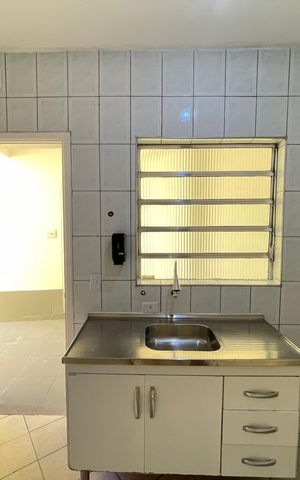 Casa à venda com 90m², 2 quartos e 1 vaga Casa à venda com 90m², 2 quartos e 1 vagaCozinha