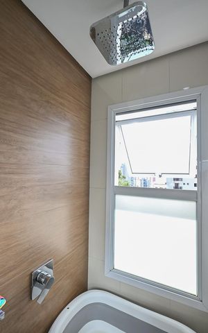 Apartamento à venda com 110m², 2 quartos e 2 vagasChuveiro do Banheiro da Suíte 1