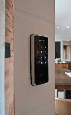Apartamento à venda com 110m², 2 quartos e 2 vagasFechadura Eletrônica