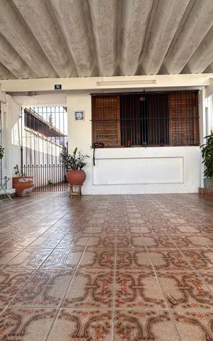 Casa à venda com 138m², 3 quartos e 2 vagas Casa à venda com 138m², 3 quartos e 2 vagasÁrea externa