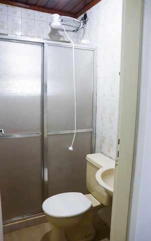 Casa para alugar com 479m², 4 quartos e 4 vagas Casa para alugar com 479m², 4 quartos e 4 vagasBanheiro da suíte 2
