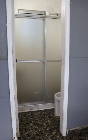 Casa para alugar com 479m², 4 quartos e 4 vagas Casa para alugar com 479m², 4 quartos e 4 vagasBanheiro de serviço