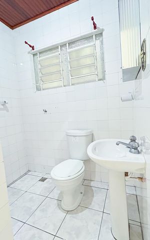 Casa para alugar com 479m², 4 quartos e 4 vagas Casa para alugar com 479m², 4 quartos e 4 vagasBanheiro da suíte 3