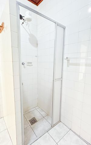 Casa para alugar com 479m², 4 quartos e 4 vagas Casa para alugar com 479m², 4 quartos e 4 vagasBanheiro da suíte 3