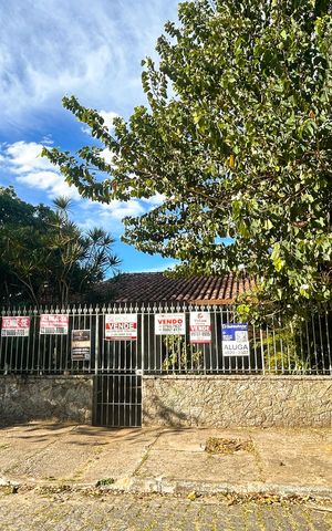 Casa para alugar com 479m², 4 quartos e 4 vagas Casa para alugar com 479m², 4 quartos e 4 vagasFachada