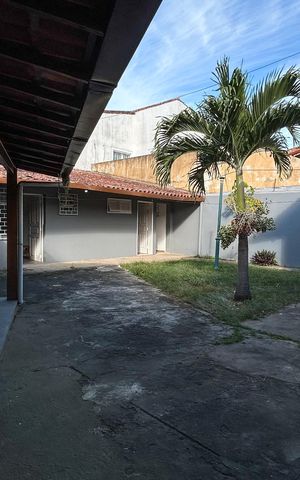 Casa para alugar com 479m², 4 quartos e 4 vagas Casa para alugar com 479m², 4 quartos e 4 vagasÁrea externa