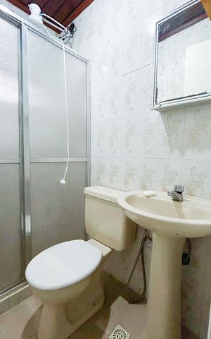 Casa para alugar com 479m², 4 quartos e 4 vagas Casa para alugar com 479m², 4 quartos e 4 vagasBanheiro da suíte 2