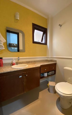 Casa à venda com 175m², 3 quartos e 4 vagas Casa à venda com 175m², 3 quartos e 4 vagasLavabo