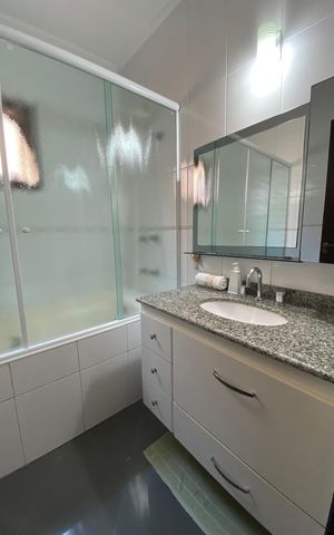 Casa à venda com 175m², 3 quartos e 4 vagas Casa à venda com 175m², 3 quartos e 4 vagasQuarto 1 - Banheiro