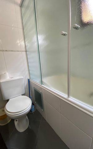 Casa à venda com 175m², 3 quartos e 4 vagas Casa à venda com 175m², 3 quartos e 4 vagasQuarto 1 - Banheiro