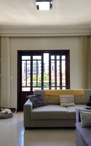 Casa à venda com 175m², 3 quartos e 4 vagas Casa à venda com 175m², 3 quartos e 4 vagasSala