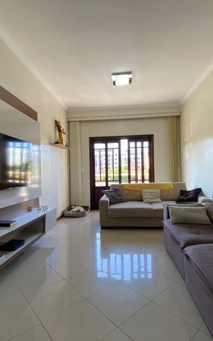 Casa à venda com 175m², 3 quartos e 4 vagas Casa à venda com 175m², 3 quartos e 4 vagasSala