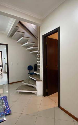 Casa à venda com 175m², 3 quartos e 4 vagas Casa à venda com 175m², 3 quartos e 4 vagasSala