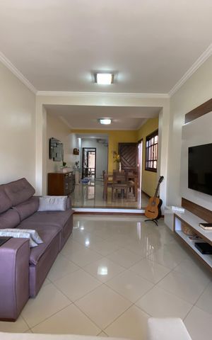 Casa à venda com 175m², 3 quartos e 4 vagas Casa à venda com 175m², 3 quartos e 4 vagasSala
