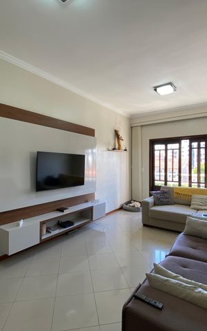 Casa à venda com 175m², 3 quartos e 4 vagas Casa à venda com 175m², 3 quartos e 4 vagasSala