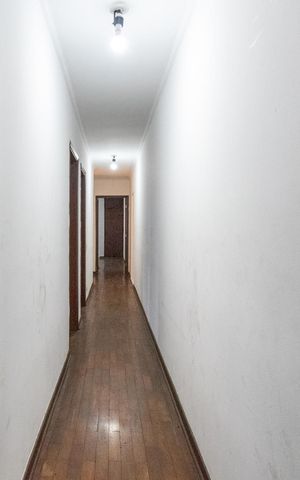 Casa à venda com 200m², 4 quartos e 2 vagas Corredor