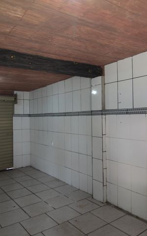 Casa à venda com 170m², 3 quartos e 6 vagasPonto Comercial