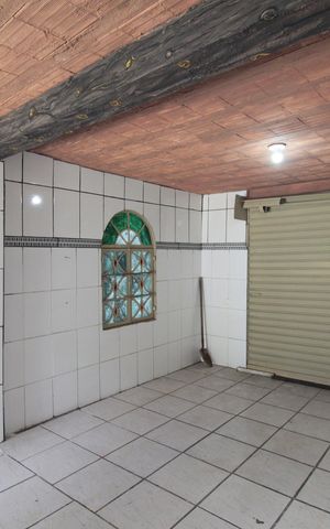 Casa à venda com 170m², 3 quartos e 6 vagasPonto Comercial
