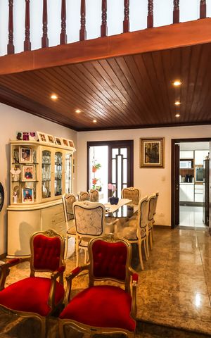Casa para alugar com 200m², 3 quartos e 2 vagasSala