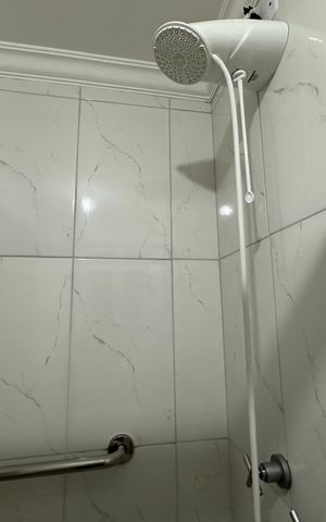 Apartamento à venda com 75m², 2 quartos e 1 vaga Apartamento à venda com 75m², 2 quartos e 1 vagaBanheiro