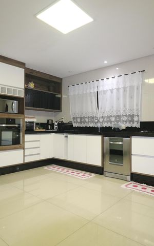 Casa para alugar com 293m², 3 quartos e 10 vagasCozinha