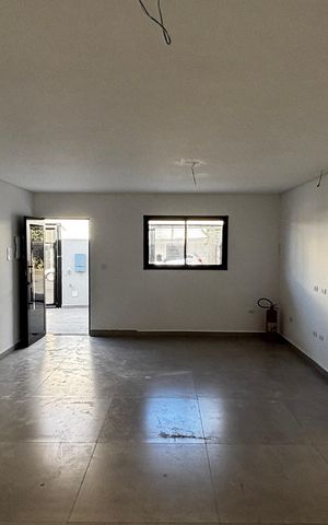 Casa à venda com 126m², 3 quartos e 2 vagas Casa à venda com 126m², 3 quartos e 2 vagasSala