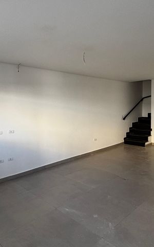 Casa à venda com 126m², 3 quartos e 2 vagas Casa à venda com 126m², 3 quartos e 2 vagasSala