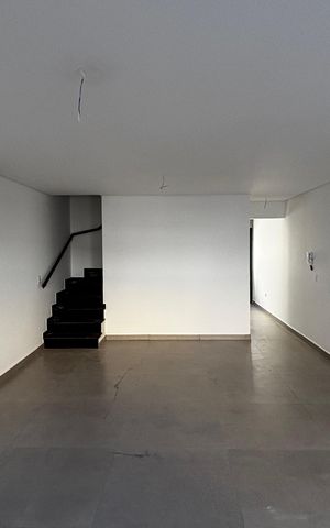 Casa à venda com 126m², 3 quartos e 2 vagas Casa à venda com 126m², 3 quartos e 2 vagasSala