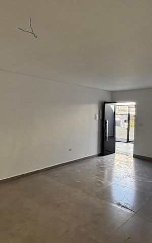 Casa à venda com 126m², 3 quartos e 2 vagas Casa à venda com 126m², 3 quartos e 2 vagasSala