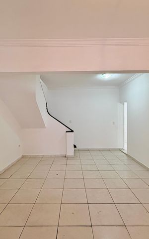 Casa para alugar com 176m², 4 quartos e 2 vagas Casa para alugar com 176m², 4 quartos e 2 vagasSala