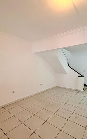 Casa para alugar com 176m², 4 quartos e 2 vagas Casa para alugar com 176m², 4 quartos e 2 vagasSala