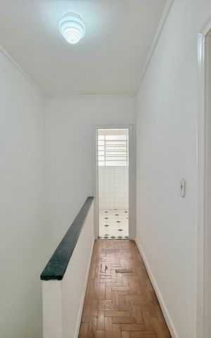 Casa para alugar com 176m², 4 quartos e 2 vagas Casa para alugar com 176m², 4 quartos e 2 vagasCorredor Quartos