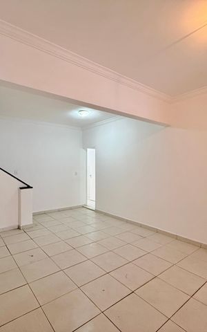 Casa para alugar com 176m², 4 quartos e 2 vagas Casa para alugar com 176m², 4 quartos e 2 vagasSala