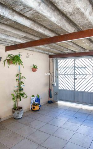 Casa à venda com 208m², 2 quartos e 2 vagasGaragem