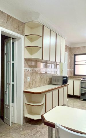 Apartamento para alugar com 210m², 4 quartos e 2 vagas Apartamento para alugar com 210m², 4 quartos e 2 vagasCozinha