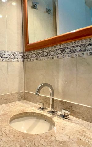 Apartamento para alugar com 210m², 4 quartos e 2 vagas Apartamento para alugar com 210m², 4 quartos e 2 vagasBanheiro da Suíte 1